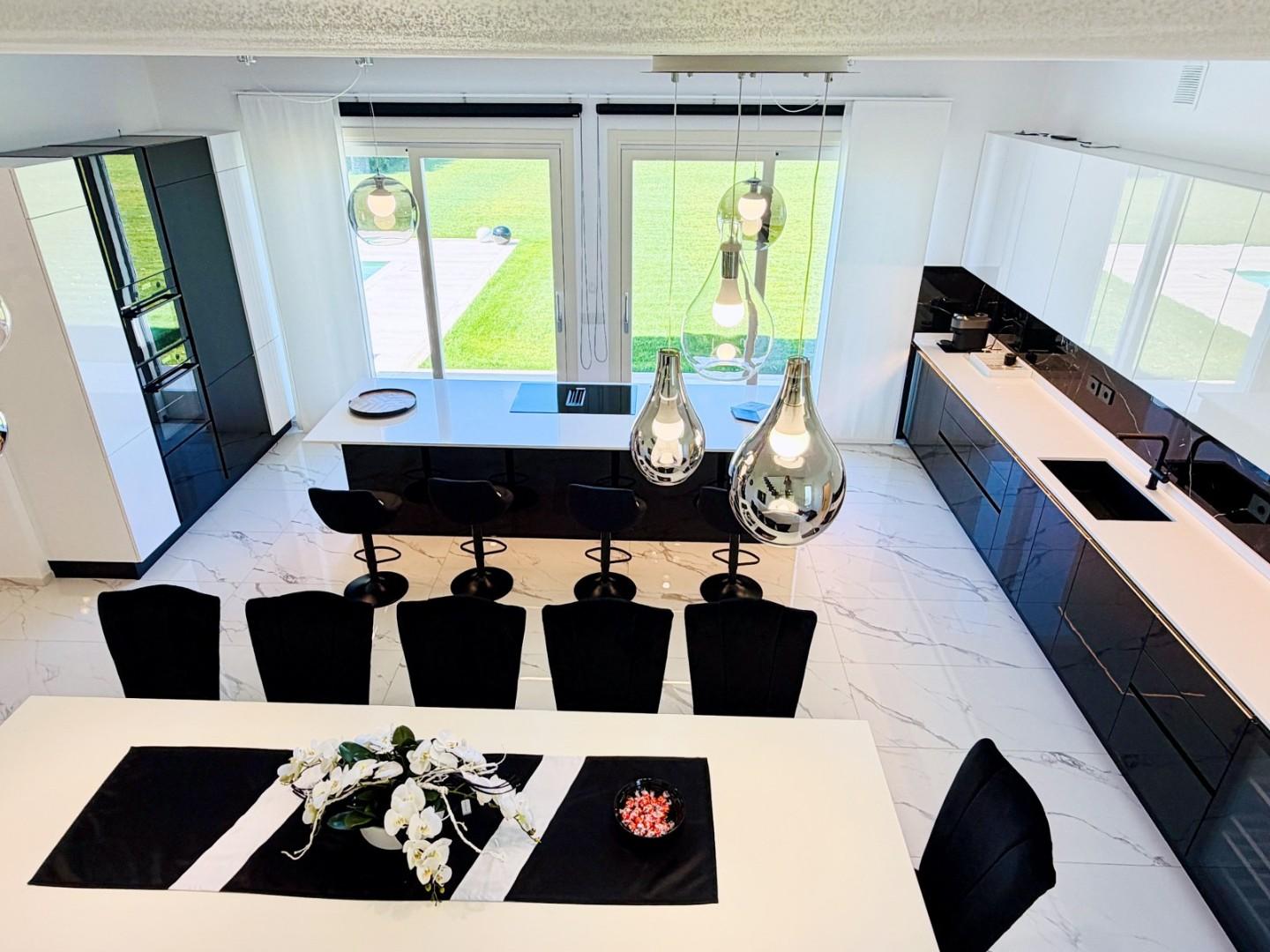 Villa - Marina Di Pietrasanta, Viale Apua, Pietrasanta (44/48)