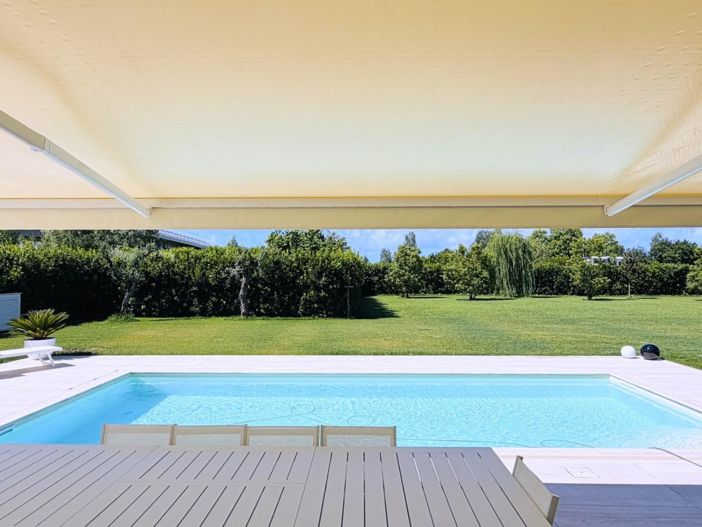 Villa - Marina Di Pietrasanta, Viale Apua, Pietrasanta (46/48)