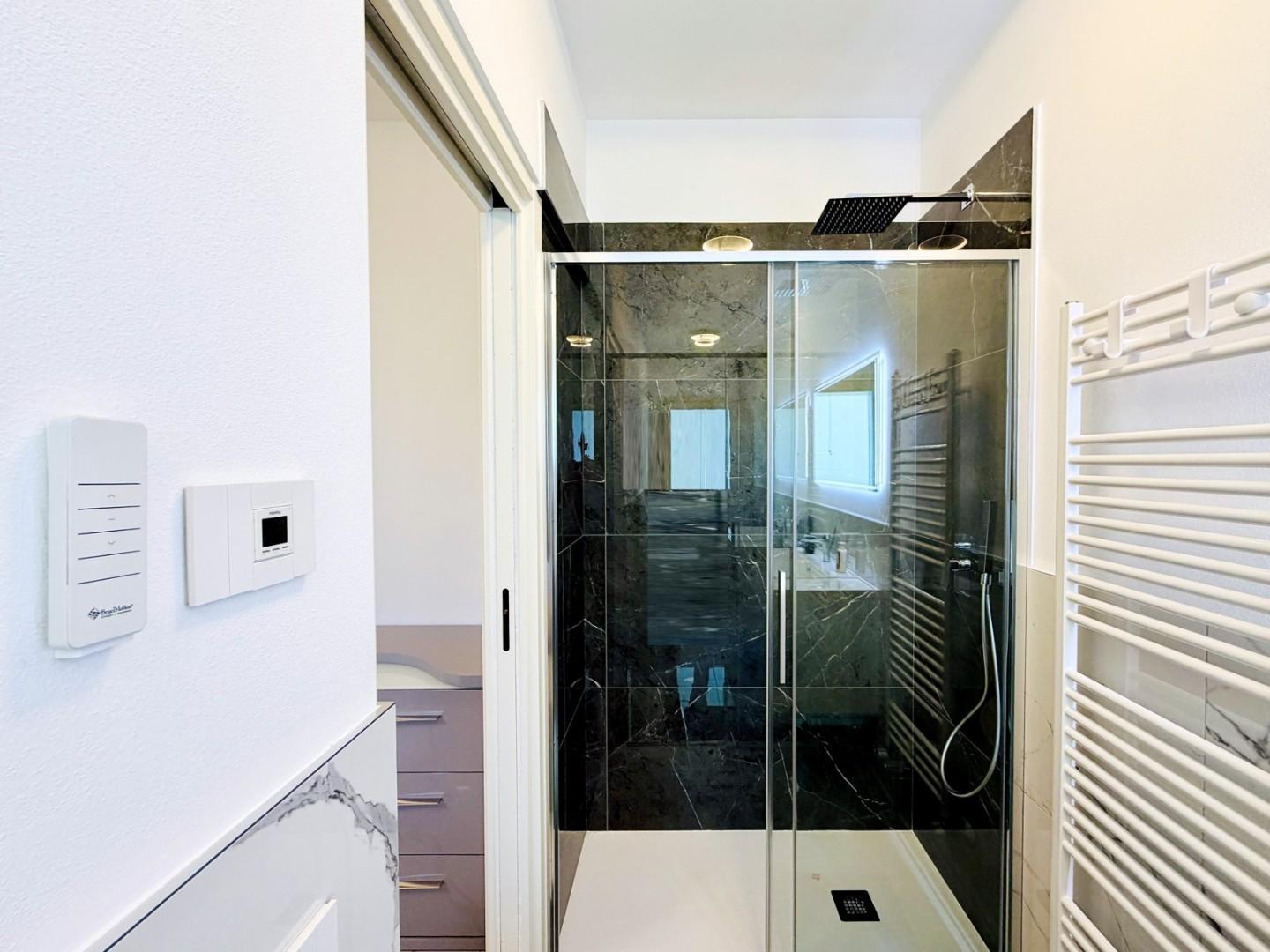 Villa - Marina Di Pietrasanta, Viale Apua, Pietrasanta (40/48)