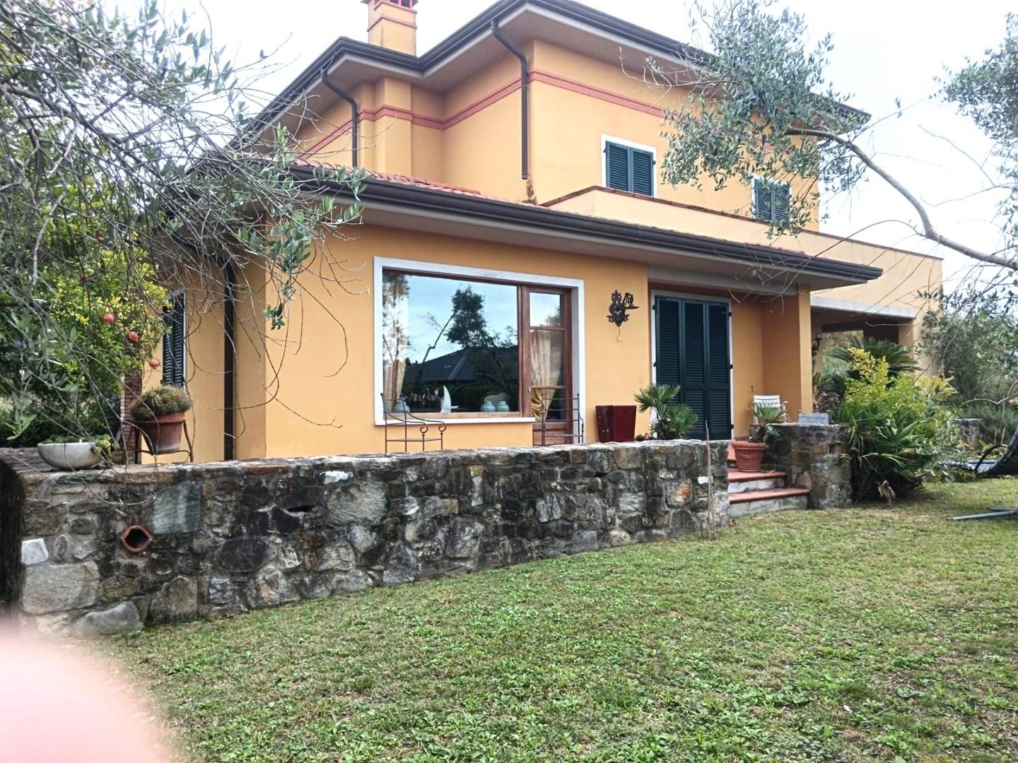 Villa in vendita a Carrara