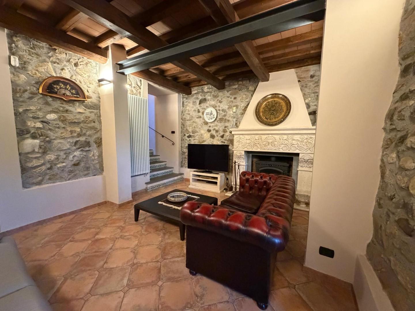 Villa - Ficola, Carrara (41/42)