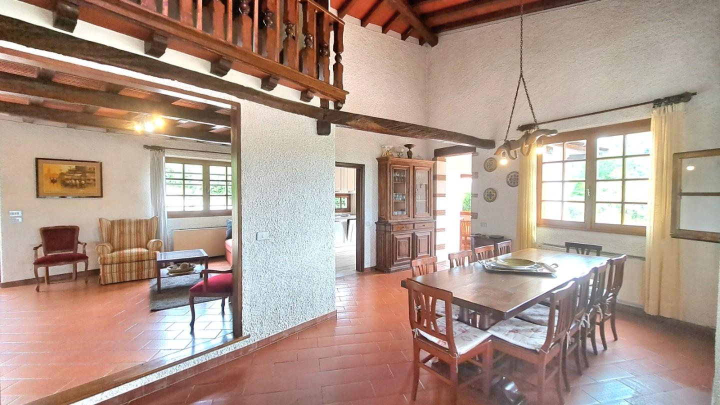 Villa - Capezzano Pianore, Camaiore (10/76)