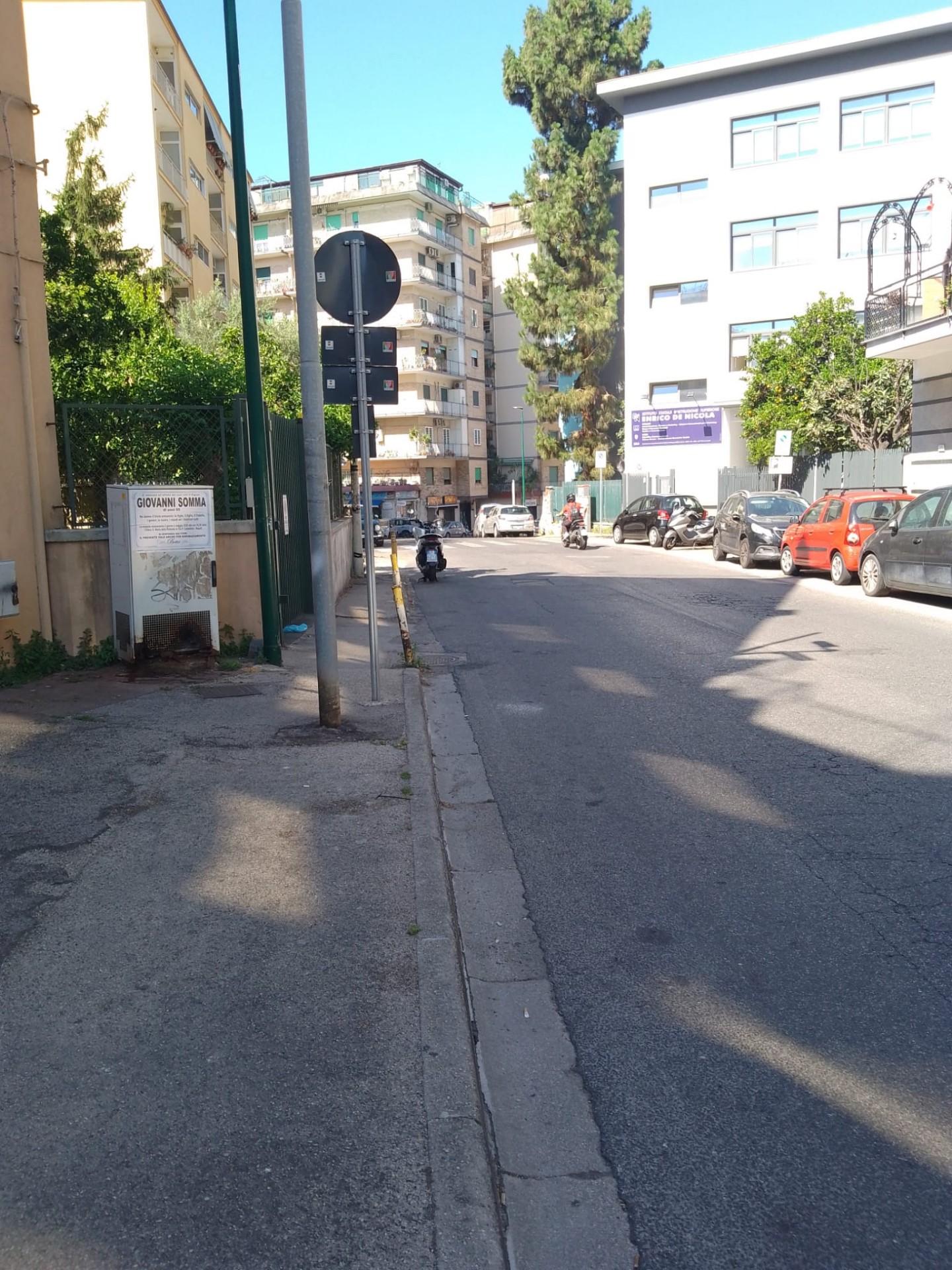 Negozio in 2 a Vomero, Napoli (NA)