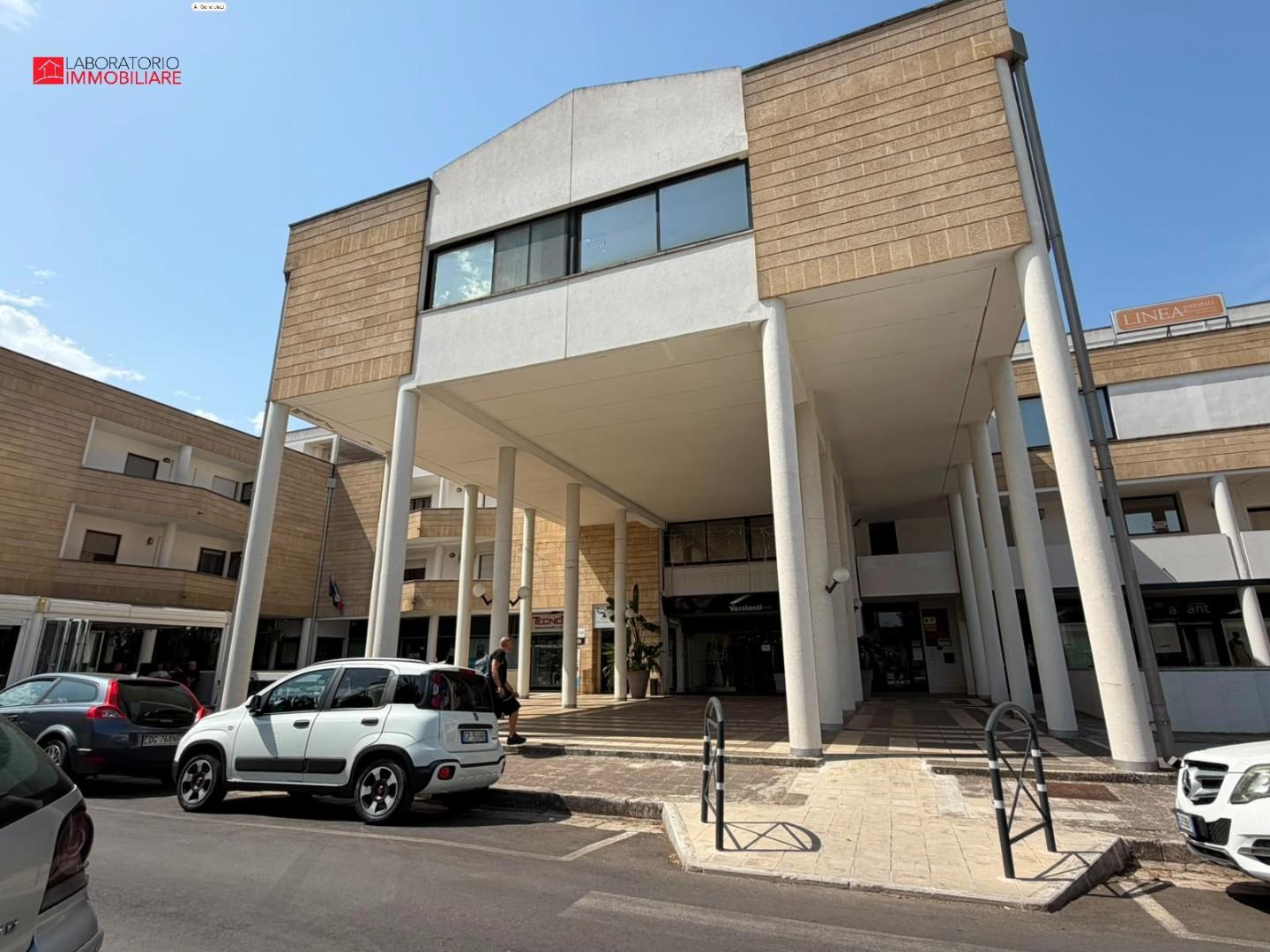 Ufficio a Campi Salentina (LE)