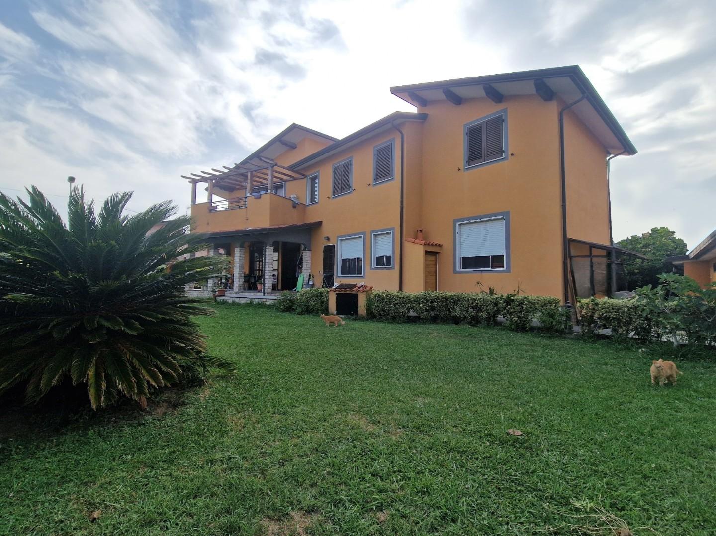 Villa - Marina Di Carrara, Carrara (33/34)