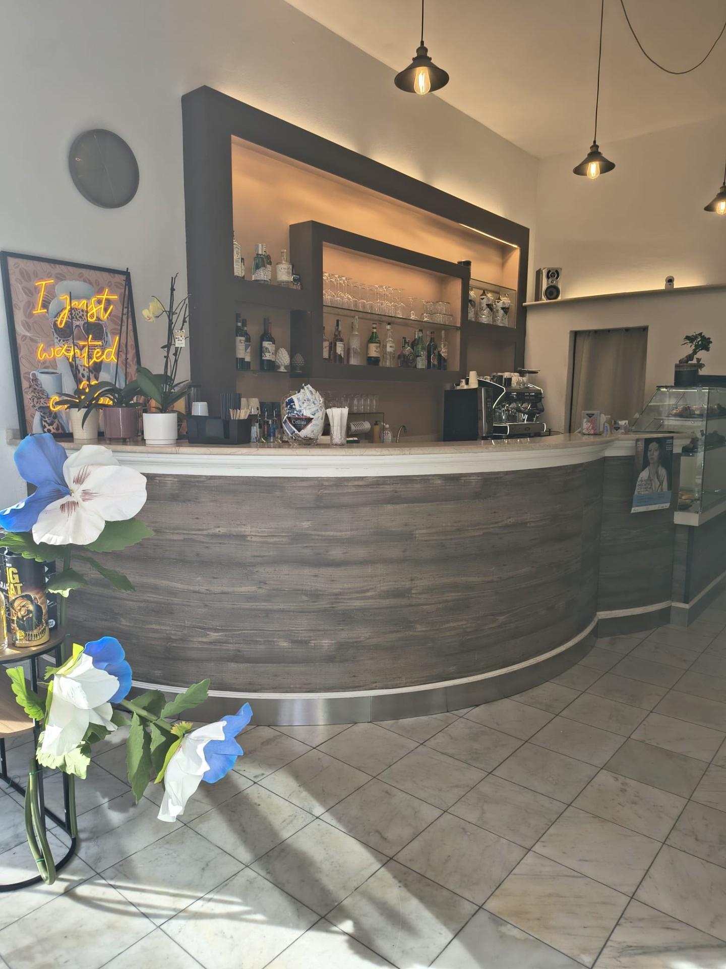 Bar in vendita a Carrara