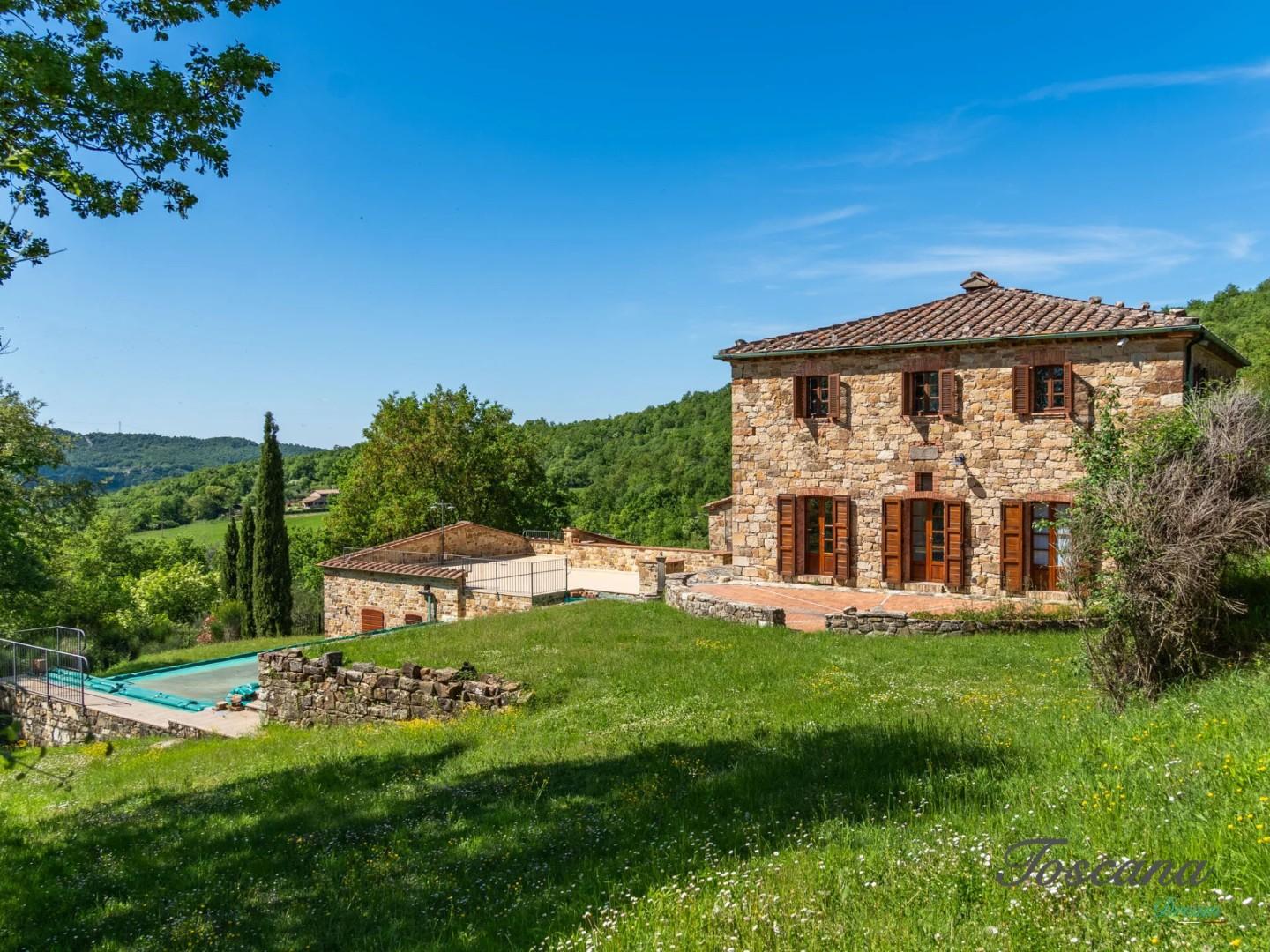 Villa - Castelnuovo di Val di Cecina (10/84)