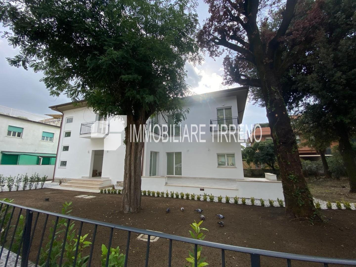 Villa - Marina Di Massa, Massa (4/17)