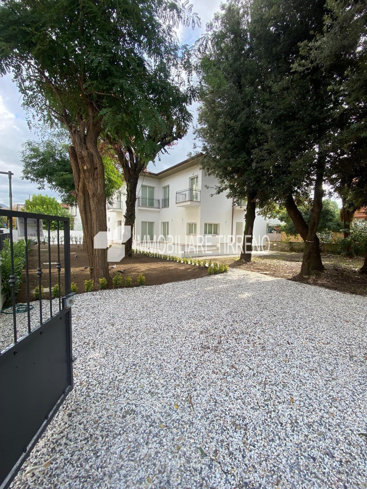 Villa - Marina Di Massa, Massa (2/17)
