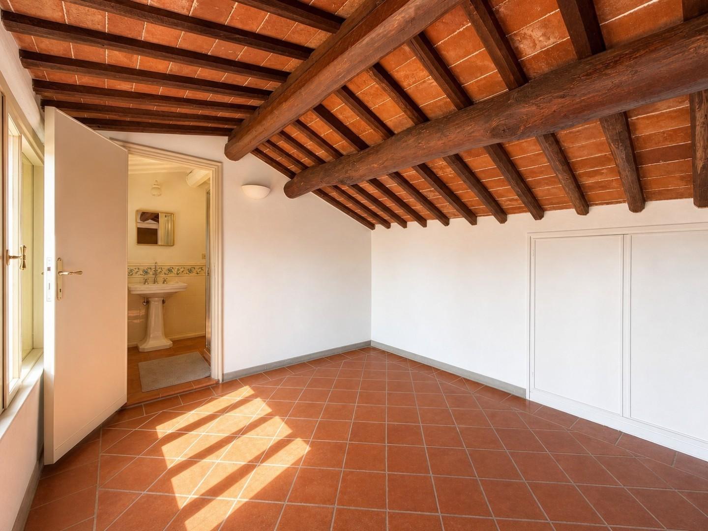 Appartamento - Centro storico, Lucca (23/38)