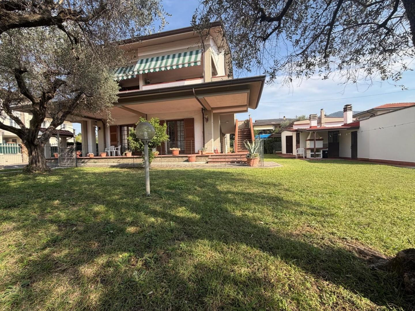 Villa in vendita a Luni