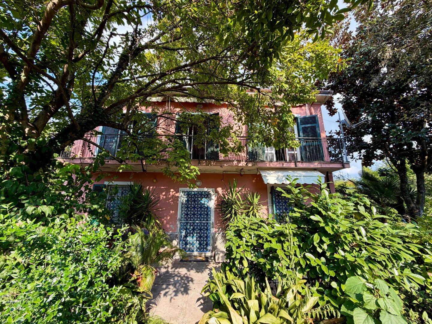 Villa - Marasio, Carrara (2/33)