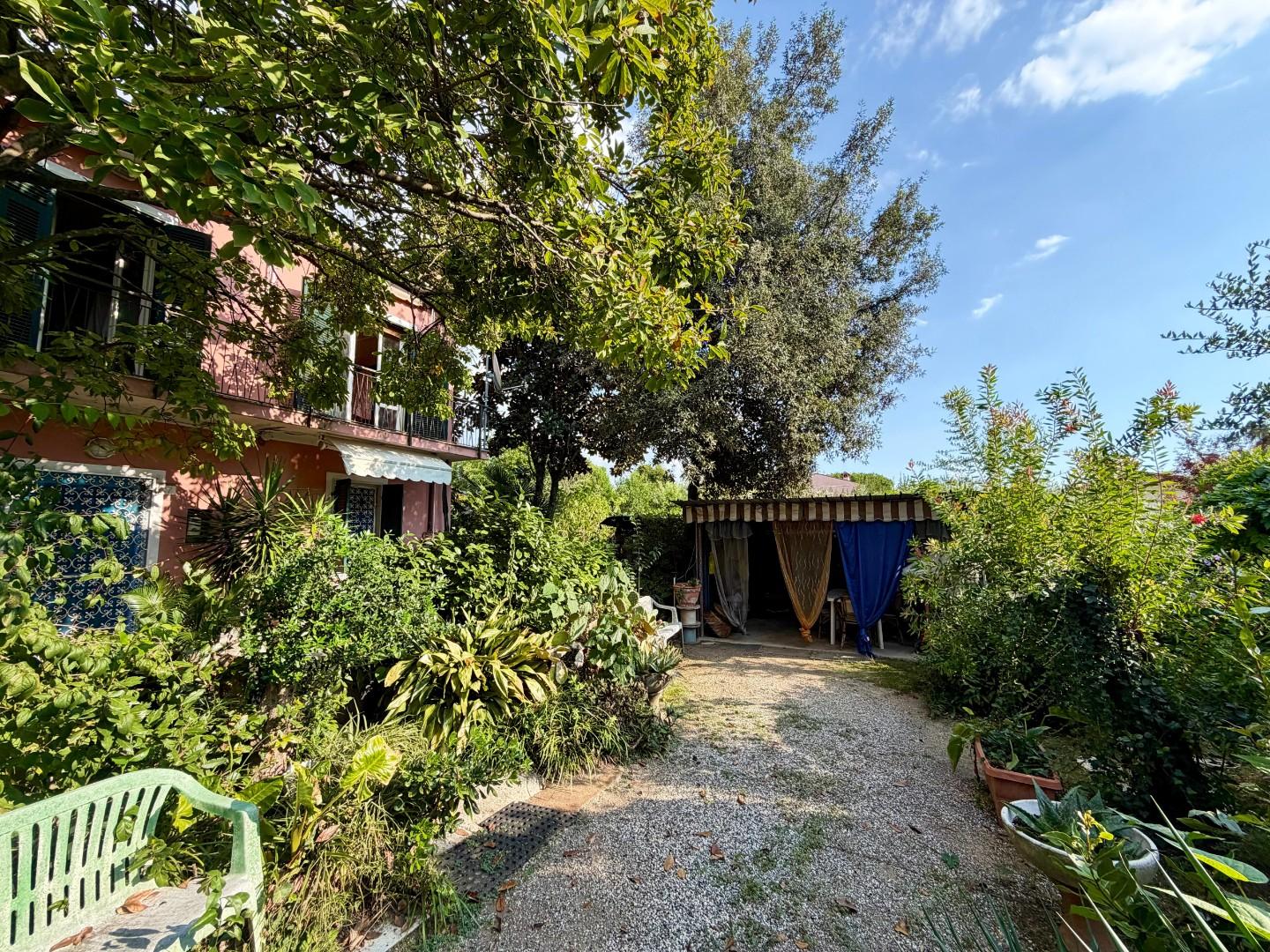 Villa - Marasio, Carrara (3/33)