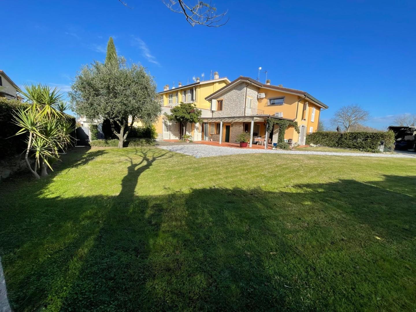 Villetta a schiera in vendita a Crespina Lorenzana (2/8)