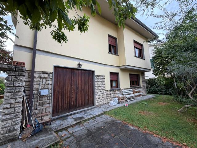 Villa - Lucca (4/10)