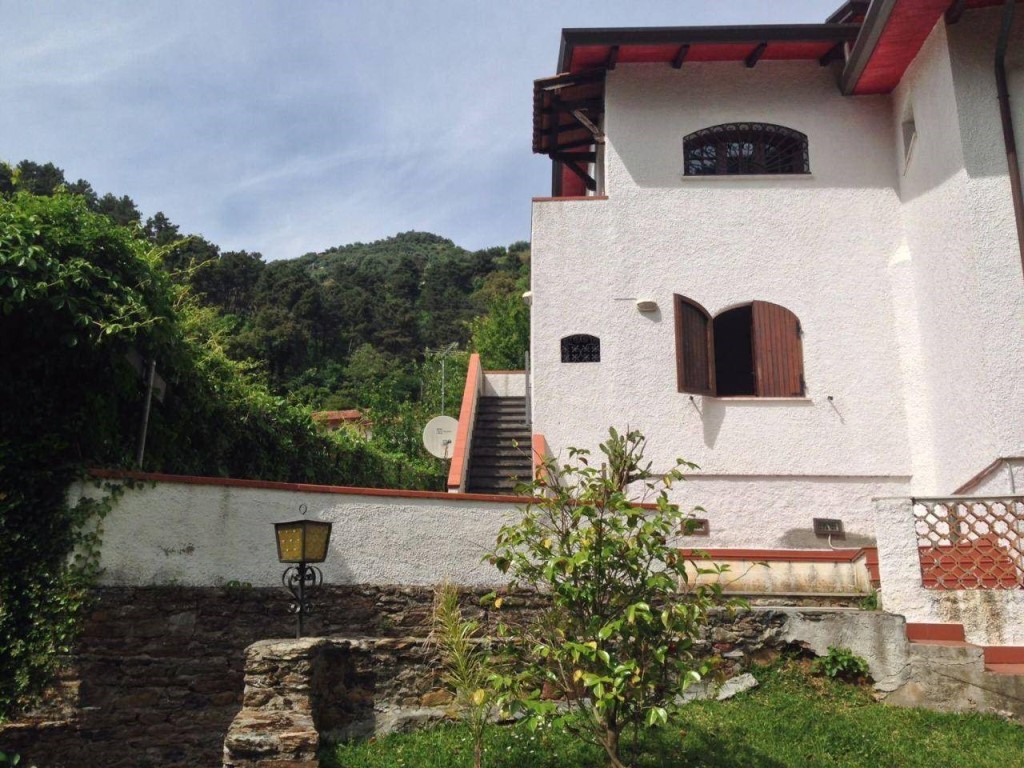 Casa indipendente in vendita a Montignoso (MS)