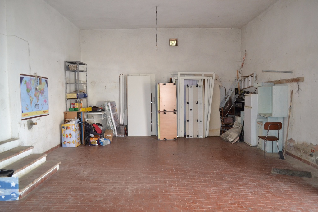 Garage in vendita a poggibonsi case in vendita e affitto for Traslochi poggibonsi