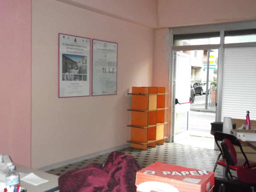 Locale comm.le/Fondo in affitto commerciale a Santa Croce sull'Arno (PI)