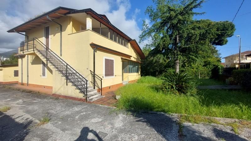 Single-family house for sale in Massa