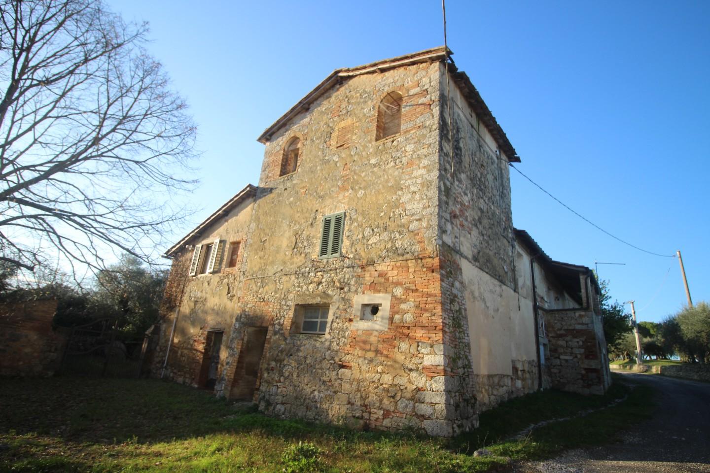 Colonica in vendita a Monteroni d'Arbia