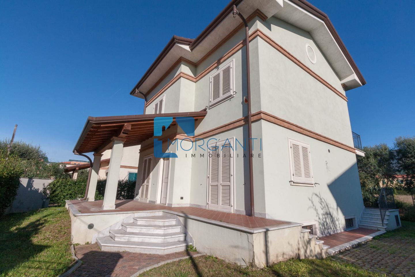 Villa in vendita - Querceta, Seravezza