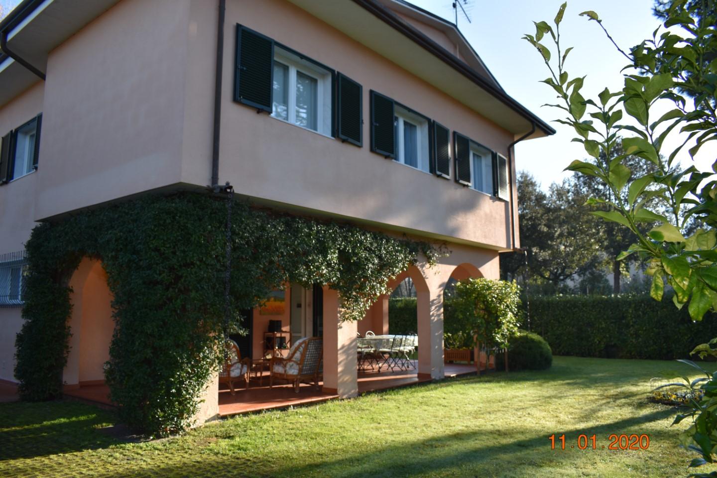 Villa for sale in Massa