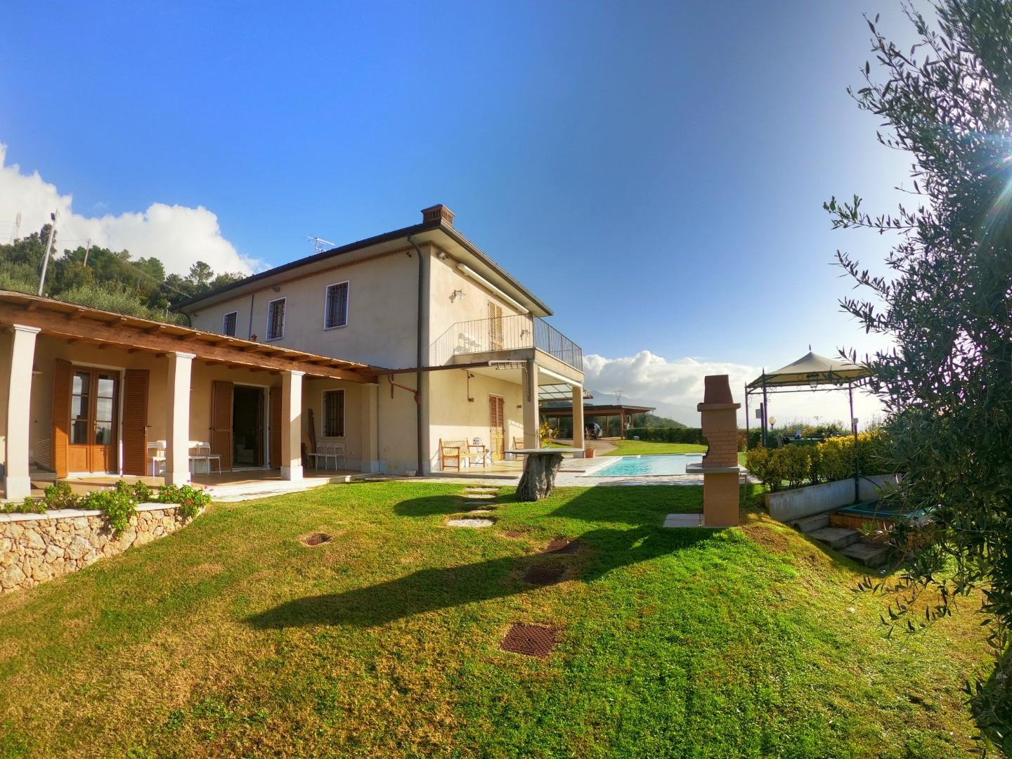 Villa singola in affitto vacanze a Montignoso (MS)