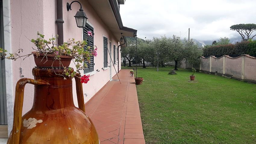 Casa semindipendente in vendita a Avenza, Carrara (MS)