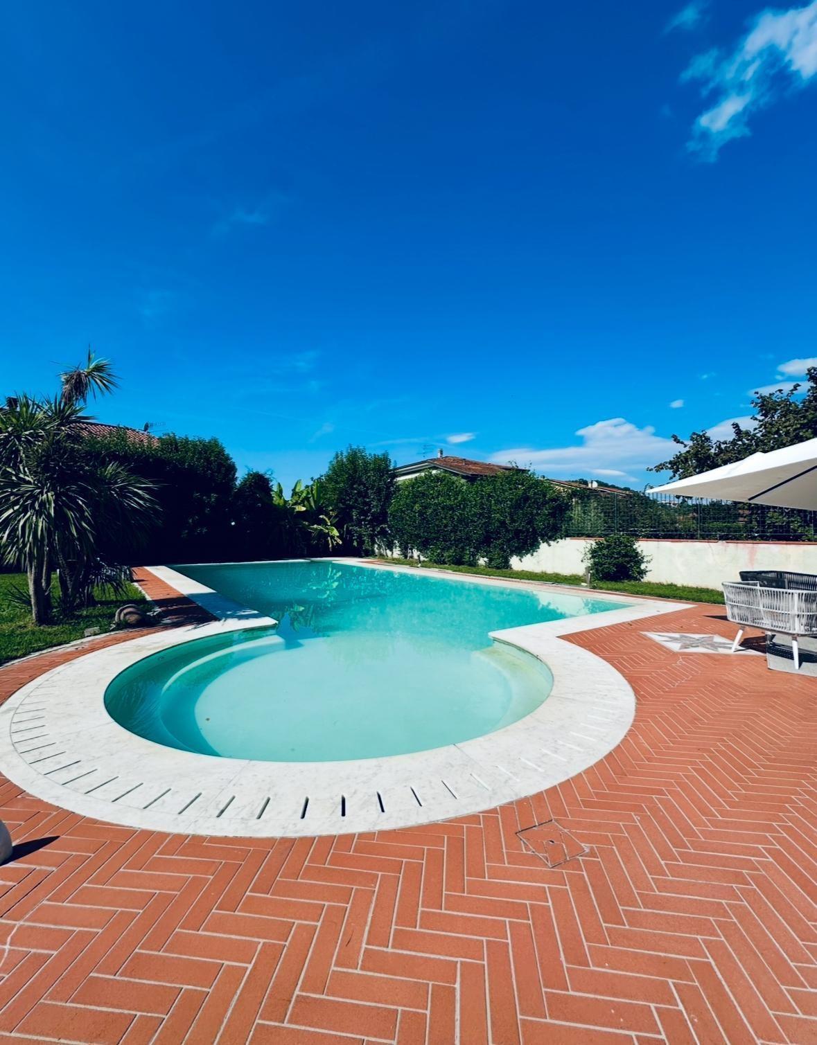 Villa in vendita a Carrara