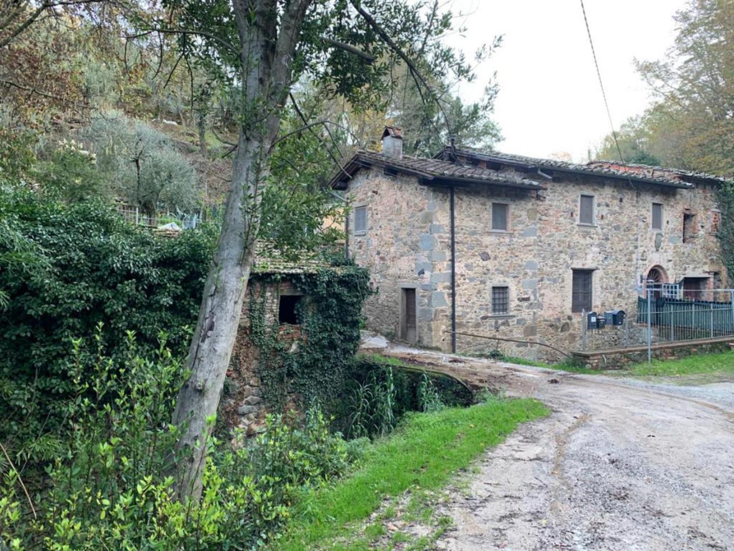 Rustico in vendita a Lamporecchio