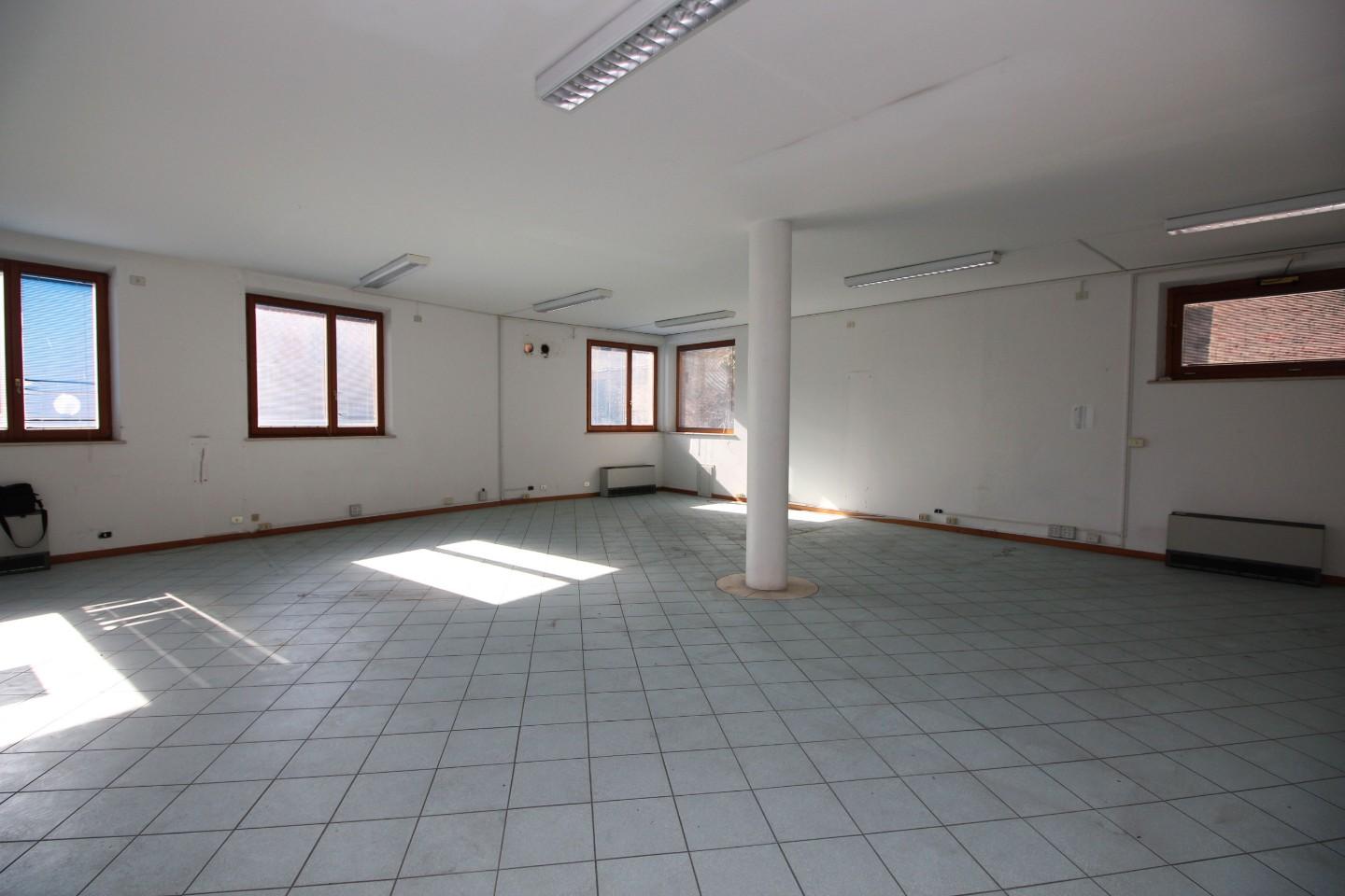 Office for commercial rentals, ref. C65