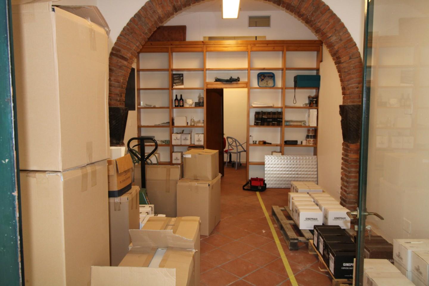 immobile commerciale in Via Fratelli Marconcini, a Pontedera