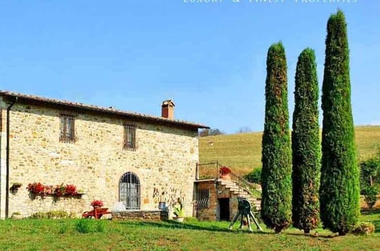 Farmhouse for sale in Castiglione d'Orcia (SI)