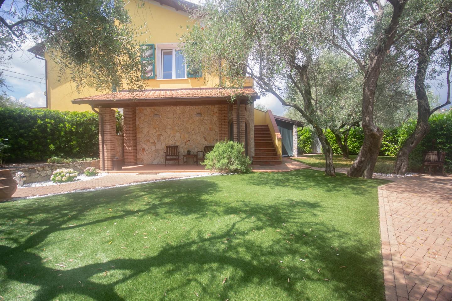 Casa semindipendente in vendita a Vezzano Ligure (SP)