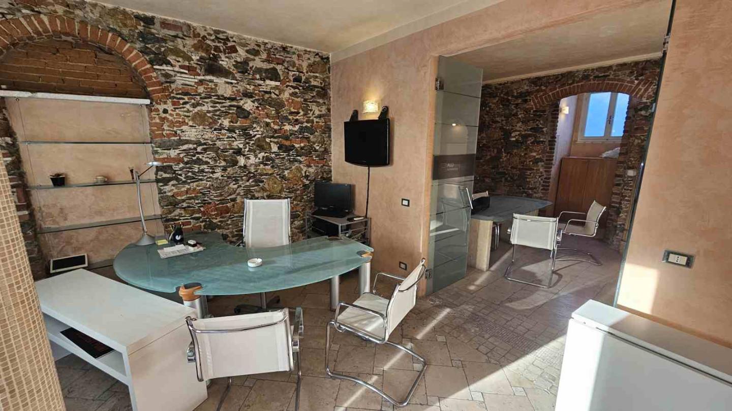 Locale comm.le/Fondo in vendita a Massa