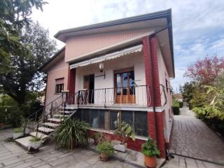 Casa singola in vendita a Massa
