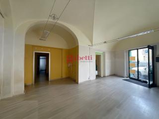 Fondo commerciale in vendita a Borghetto, Pisa (PI)
