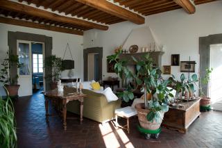 Historical building on sale to Lucca (8/19)