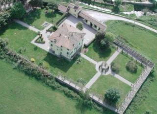 Historical building on sale to Lucca (1/19)