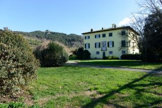 Historical building on sale to Lucca (6/19)