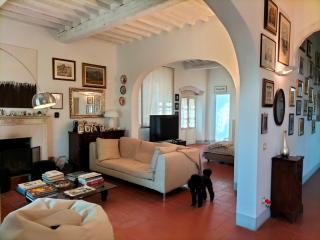 Country house on sale to Pisa (10/31)