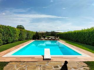 Country house on sale to Pisa (8/31)