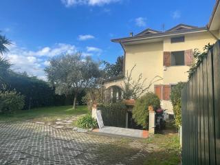 Casa semi-indipendente in vendita a Cervaiolo, Montignoso (MS)