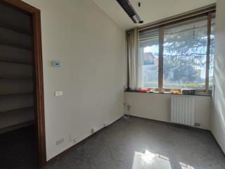 Ufficio in affitto a Avenza, Carrara (MS)
