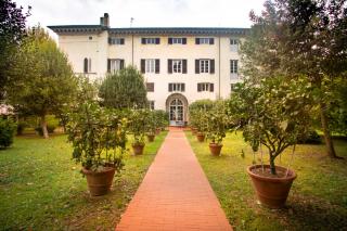 Historical building on sale to Lucca (2/31)