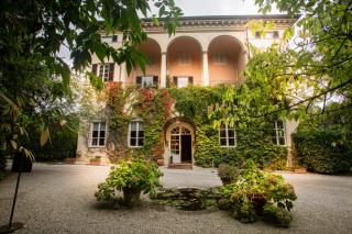 Historical building on sale to Lucca (1/31)