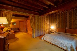 Historical building on sale to Lucca (13/31)