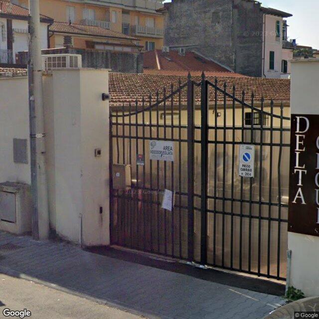 Fondo commerciale in affitto a Marina Di Carrara, Carrara (MS)