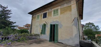 Casa semi-indipendente in vendita a Porcari (LU)
