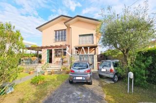 Casa indipendente in vendita a Marina Di Pietrasanta, Pietrasanta (LU)